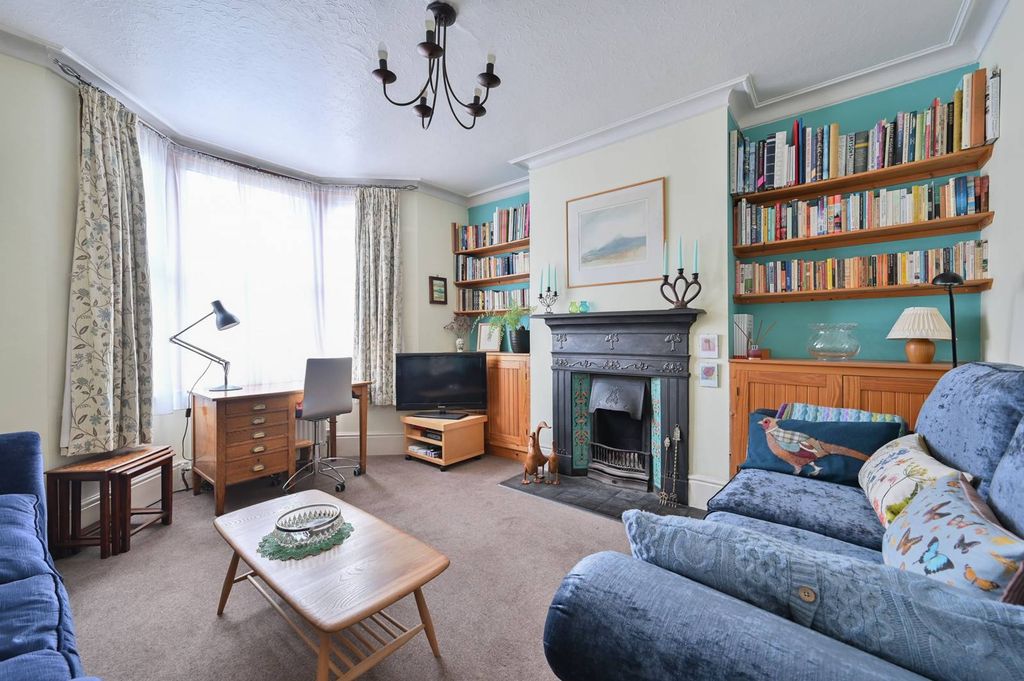 Property photo 2 of 27