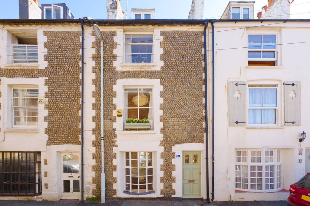Property photo 2 of 31