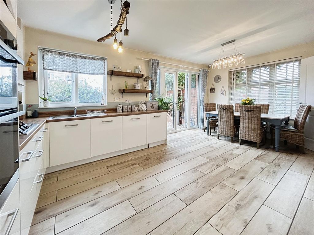Property photo 2 of 19 Kitchen/Dining Room