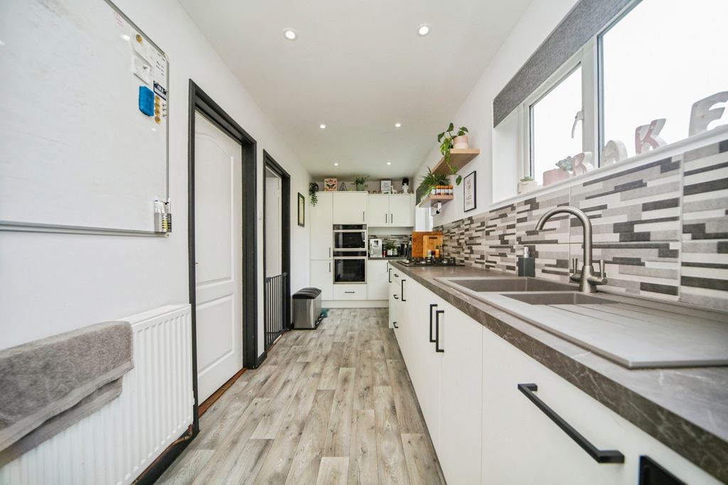 Property photo 2 of 16 Pbox-Img.Jpg