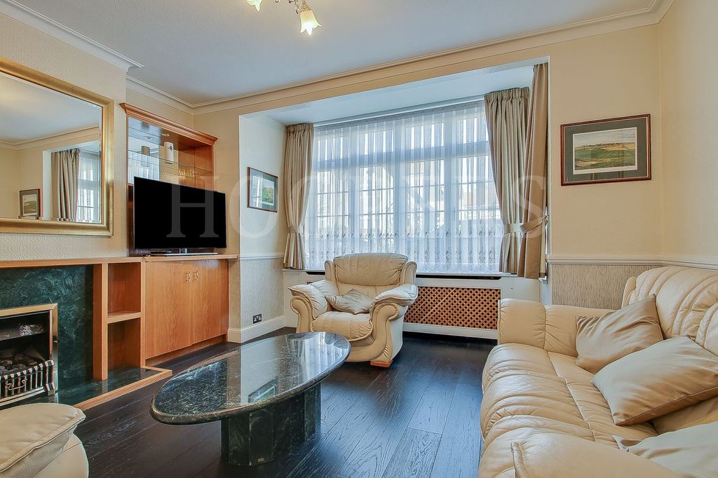 Property photo 3 of 19