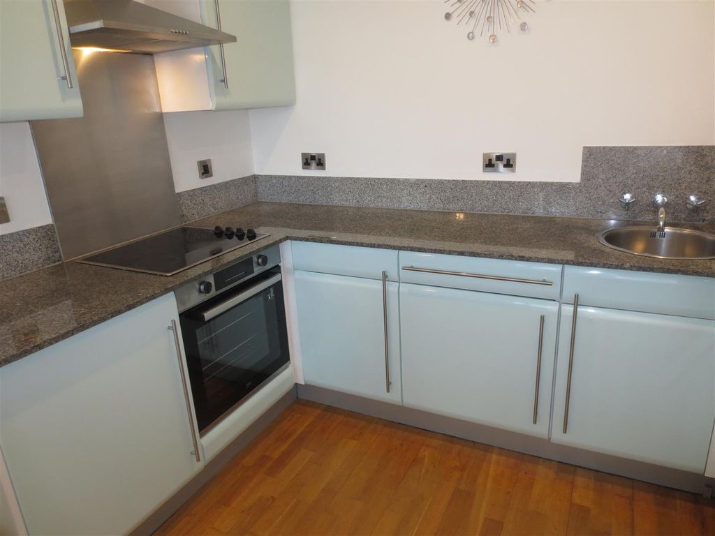 Property photo 2 of 9 Kitchen