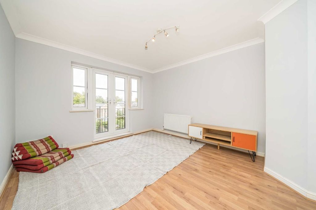 Property photo 2 of 5