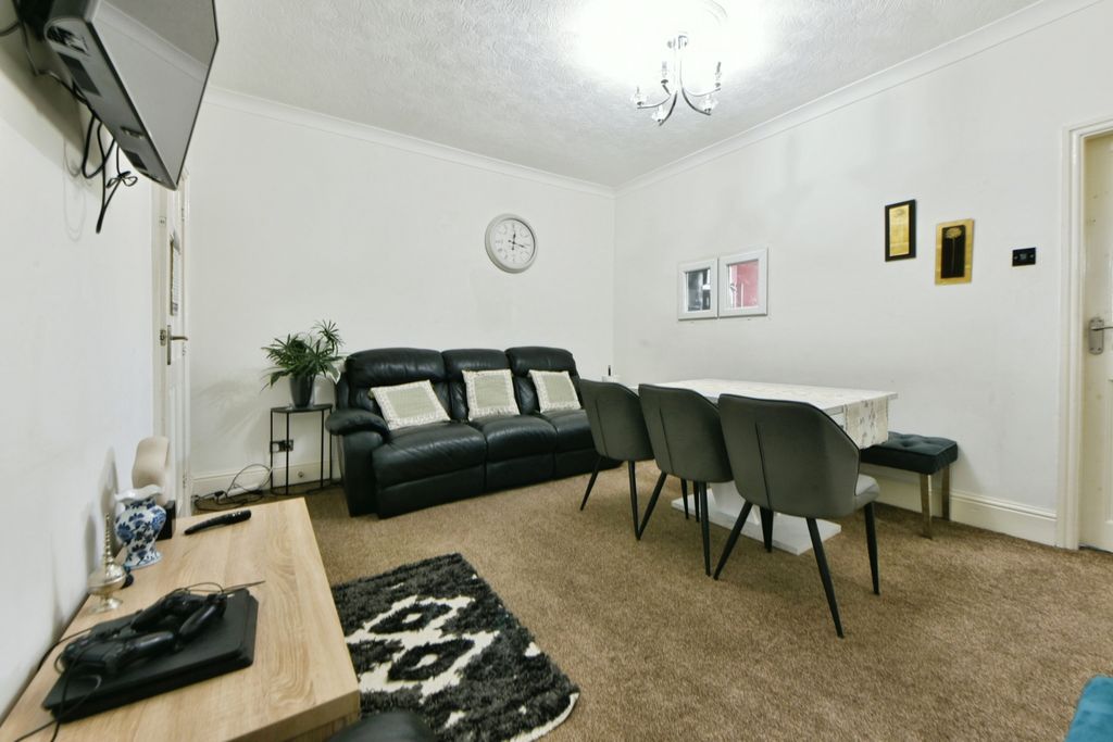 Property photo 3 of 20 Dining Room