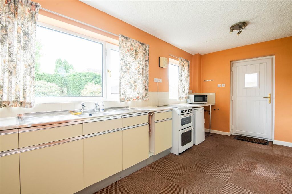 Property photo 3 of 21 Kitchen