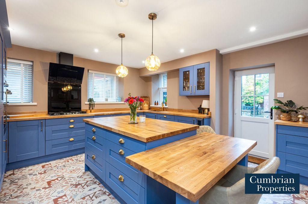 Property photo 2 of 26 Dining Kitchen