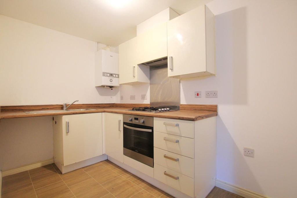 Property photo 3 of 10 Kitchen