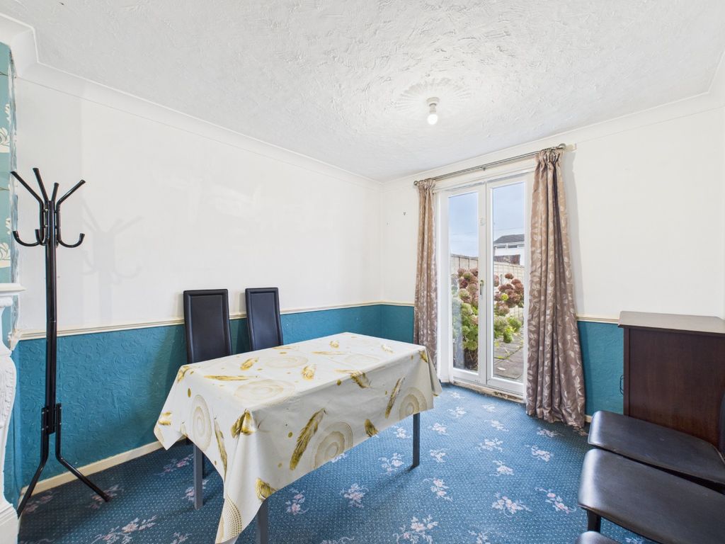 Property photo 3 of 12 4678397