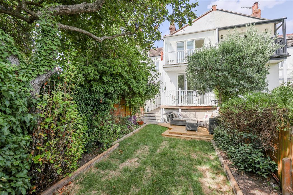 Property photo 3 of 32