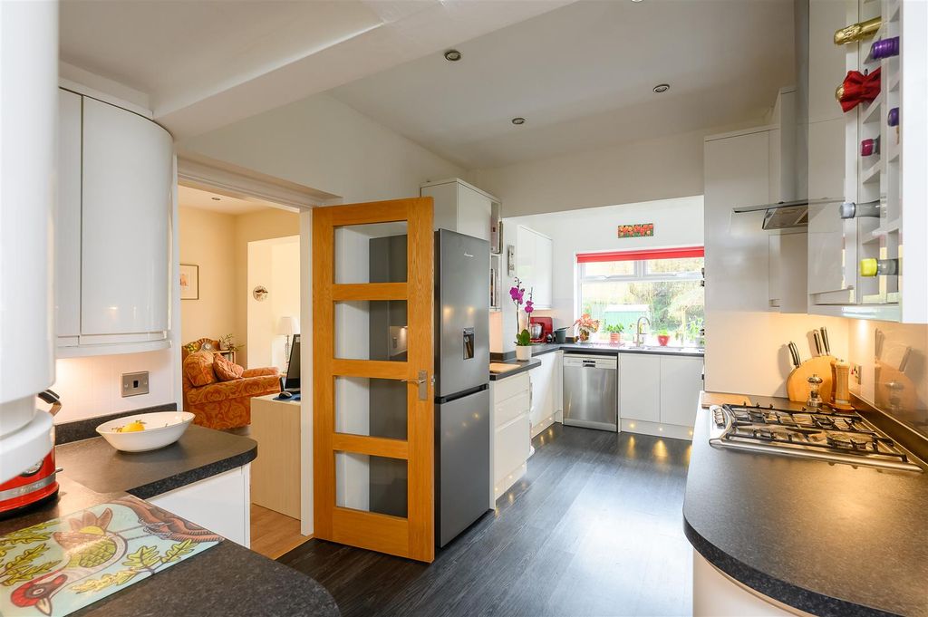 Property photo 2 of 29 Kitchen