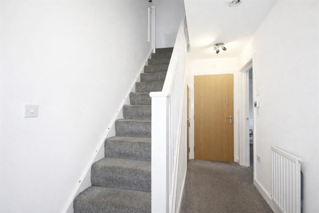 Property photo 3 of 17 Mapplewell3.Png