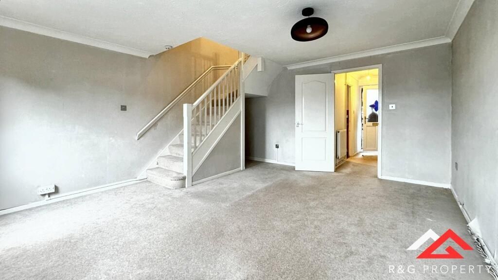 Property photo 3 of 10 A Spacious, Clean Living Room Featuring Neutral De...