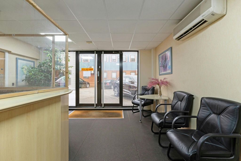 Property photo 3 of 9 107282_Legacy-Centre-Hanworth-Trading-Estate-Hampton-Road-35_Low.Jpg