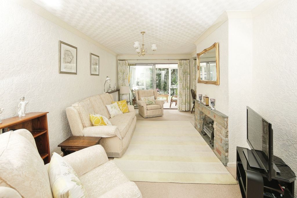 Property photo 2 of 17 Photo