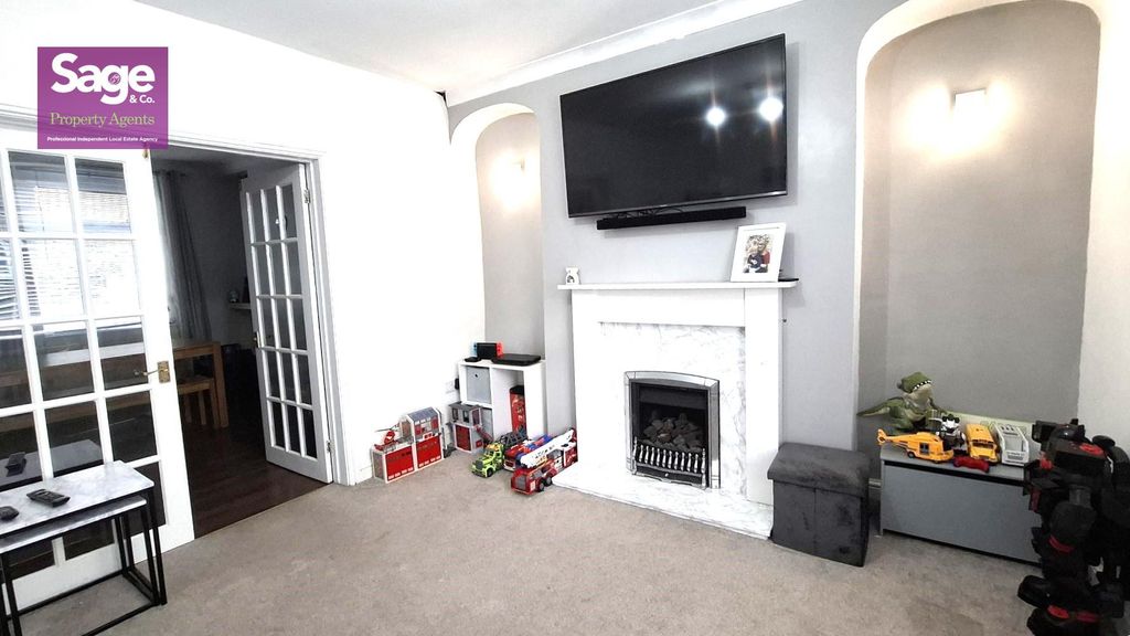 Property photo 2 of 34