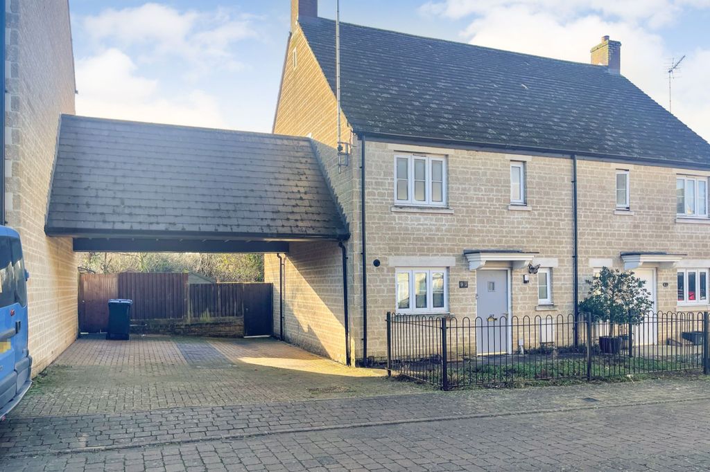 Property photo 1 of 13 97 Waterford Road, Witney, Oxford, Ox28 1Gd