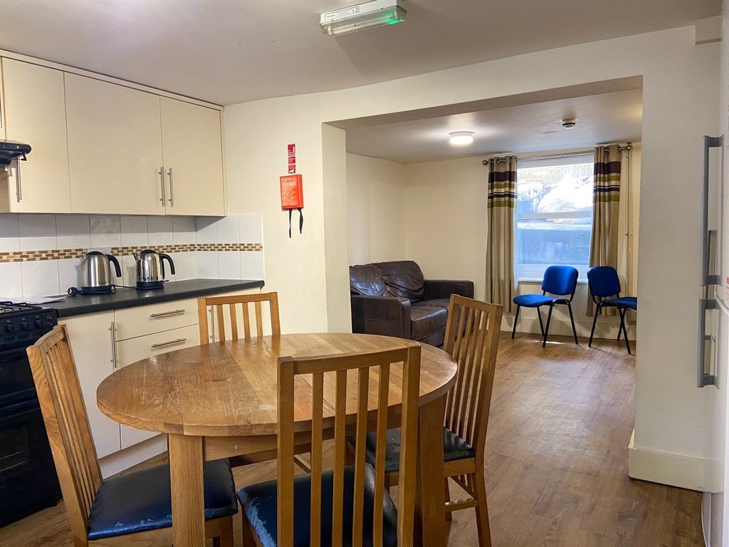 Property photo 3 of 18 A Bright And Welcoming Living Area Featuring A Coz...