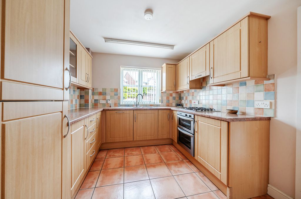 Property photo 2 of 26 1458367-13-6A04Ef...