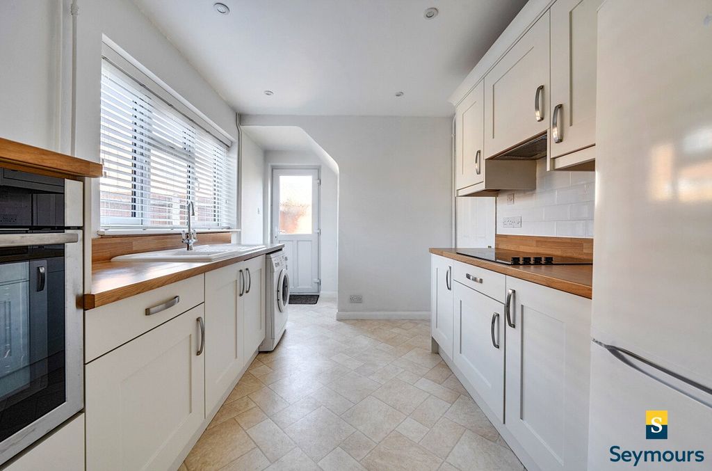 Property photo 2 of 24 Kitchen