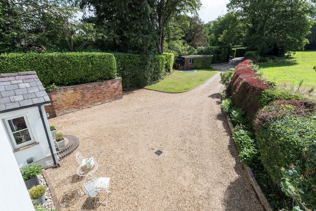 Property photo 2 of 31