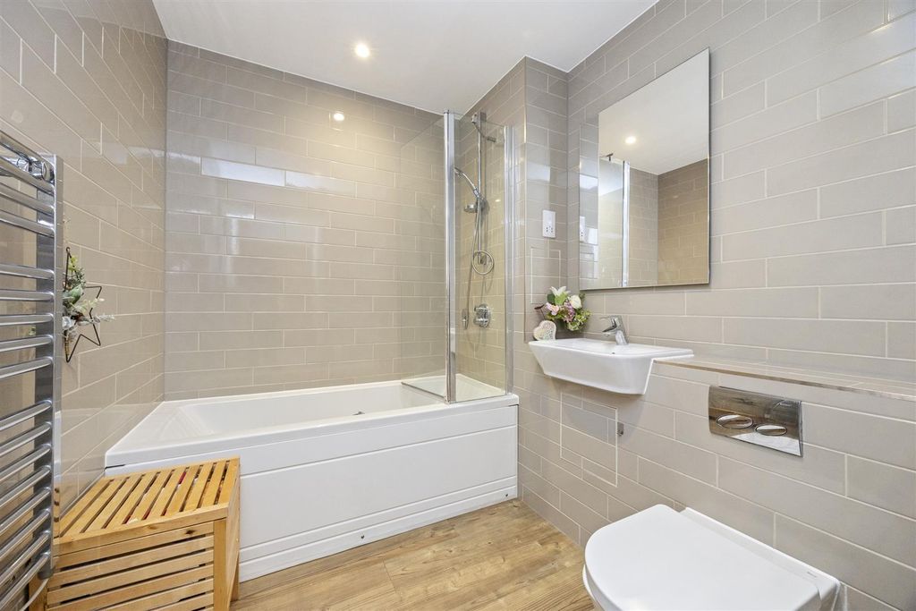 Property photo 3 of 14 Davigdor Road, 121-123, The Artisan, 18-007.Jpg