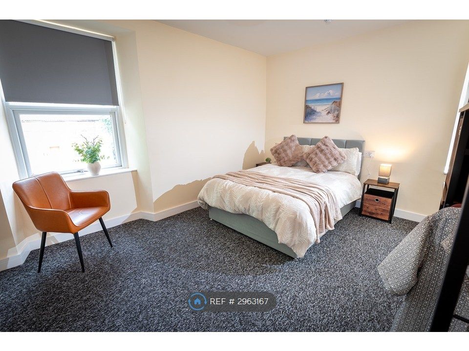 Property photo 2 of 9 Spacious Double Room - Fully Furnished