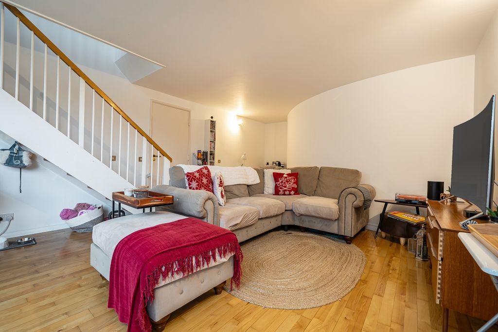 Property photo 3 of 25