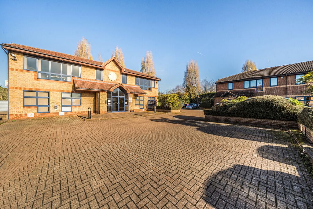 Property photo 1 of 12 1383360-16-69204E...