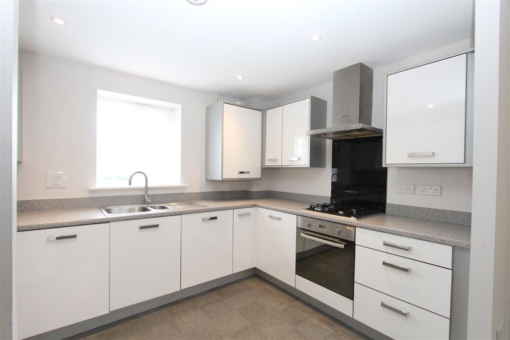 Property photo 2 of 9 Kitchen