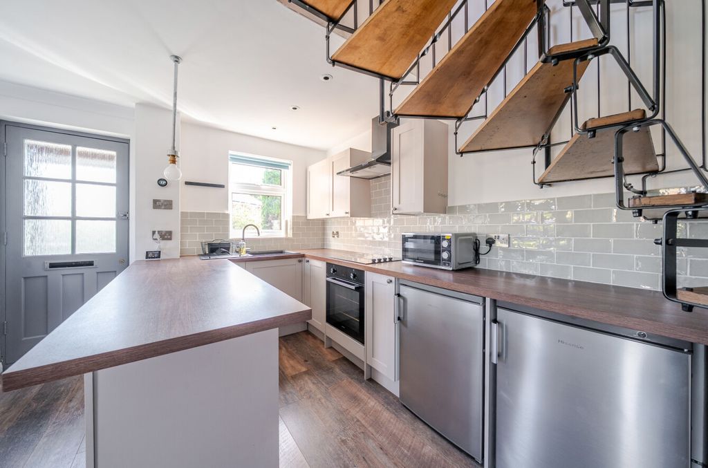 Property photo 3 of 12 1334631-10-6891c9...