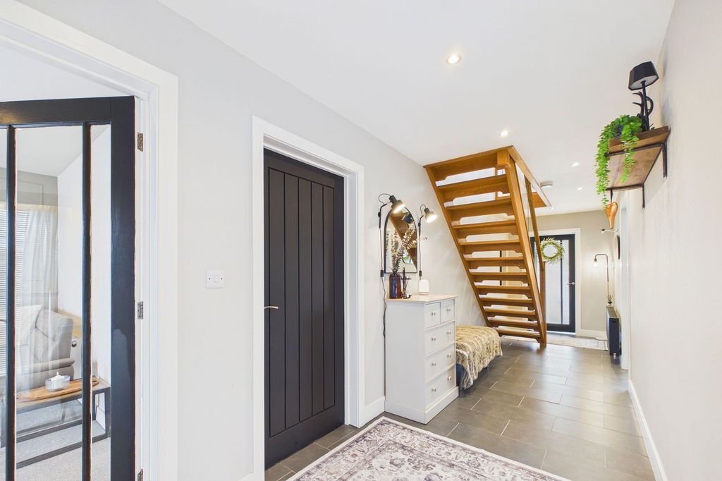 Property photo 3 of 48