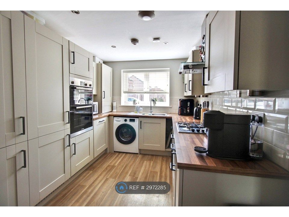 Property photo 3 of 15 Kitchen