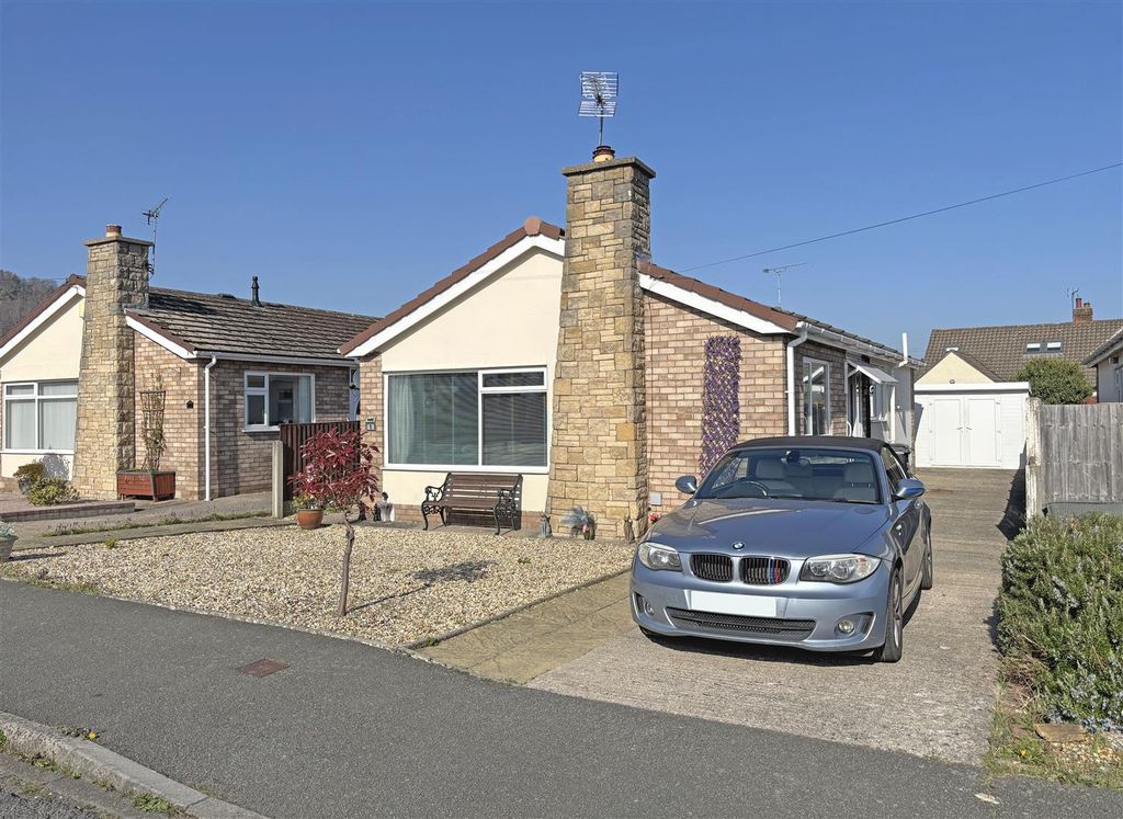 Property photo 1 of 18 Front Aspect.Jpg