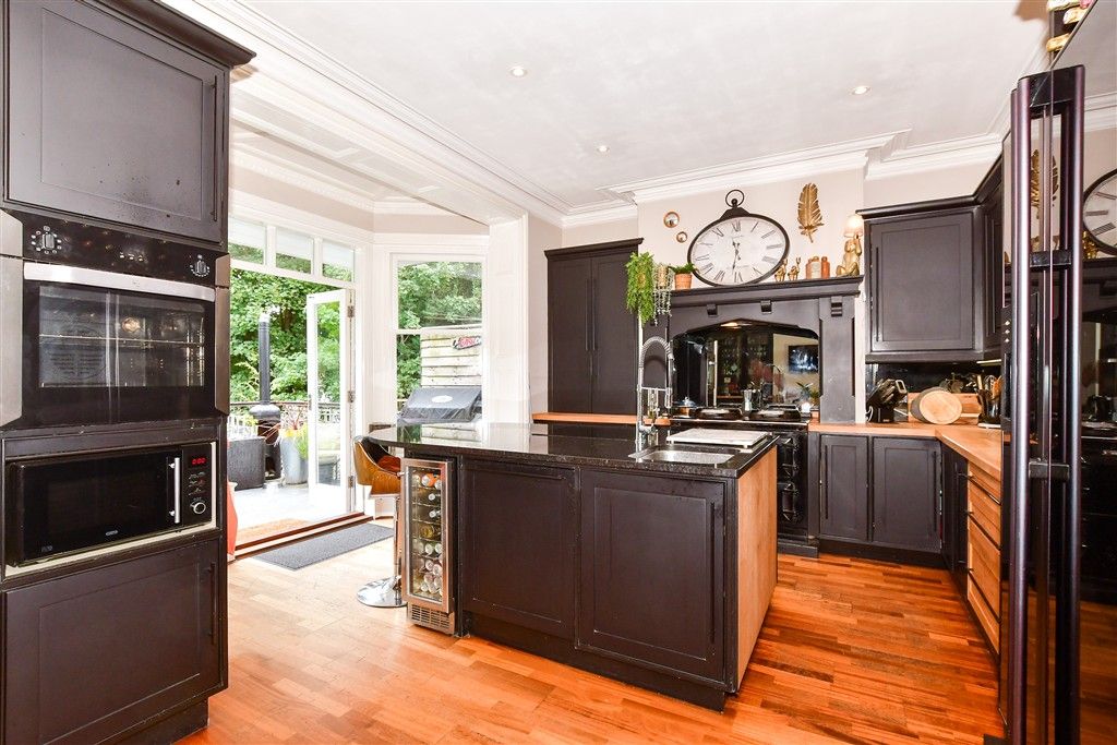 Property photo 1 of 18 Kitchen