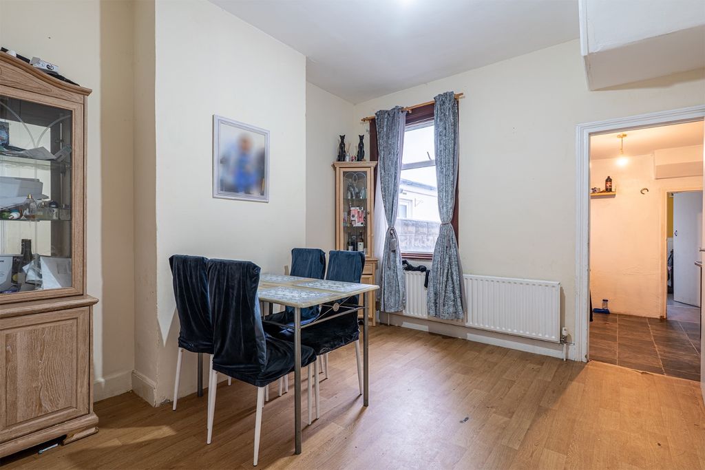 Property photo 2 of 15 5600301