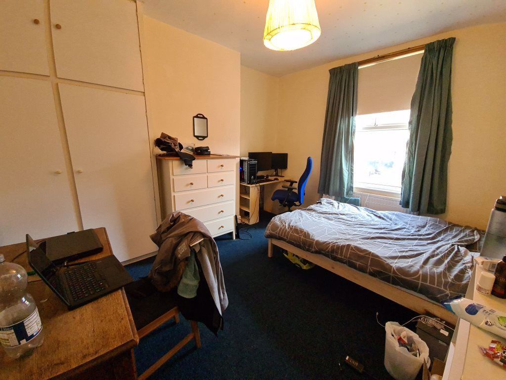 Property photo 2 of 8 A Cozy Bedroom With Natural Light Streaming In Thr...