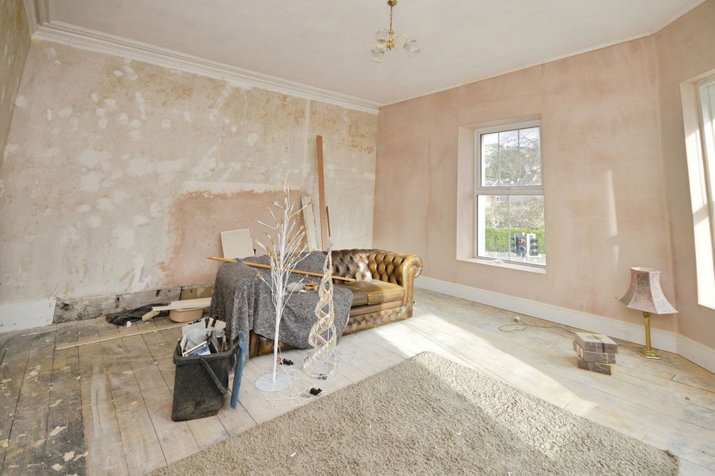 Property photo 3 of 20 Pbox-Img.Jpg