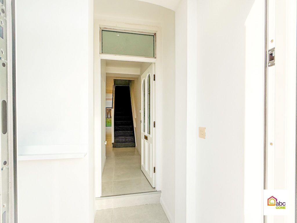 Property photo 2 of 34
