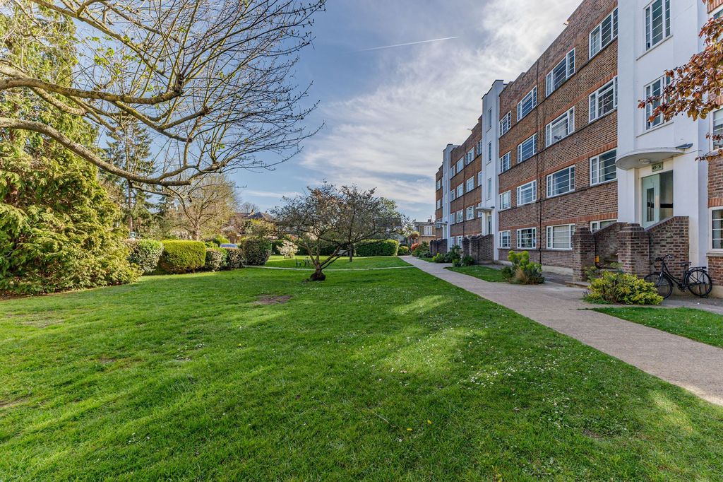 Property photo 3 of 19 Ivy Gate