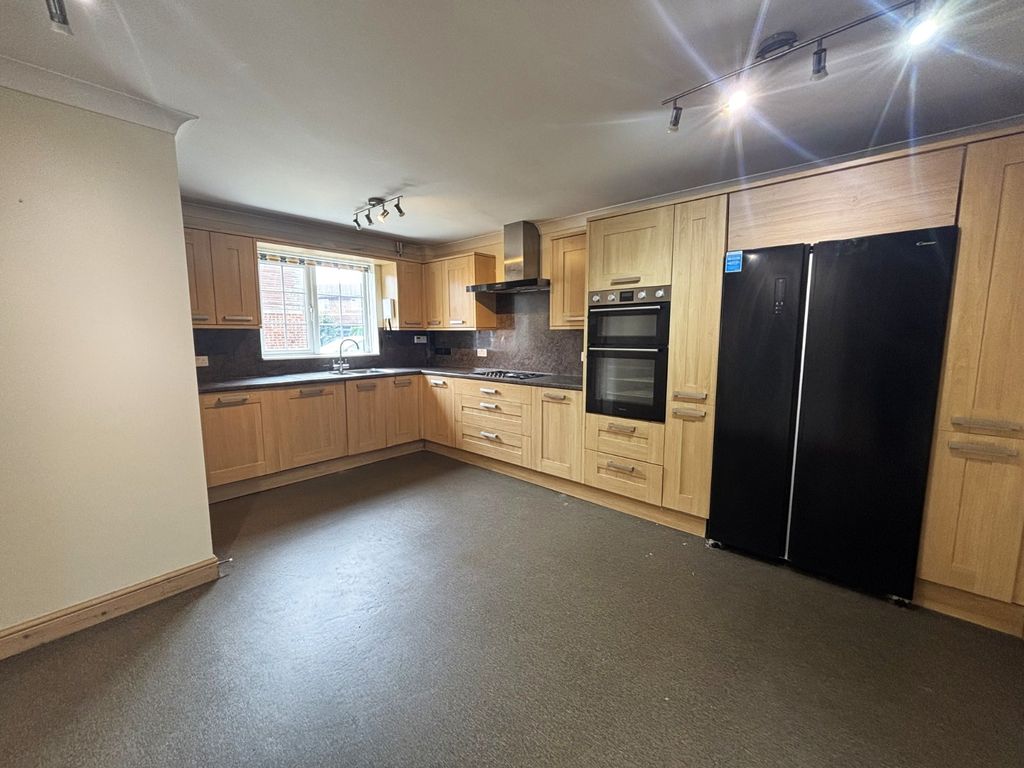 Property photo 2 of 12 Picture No. 11
