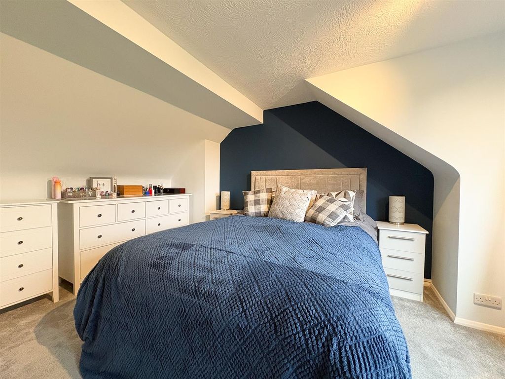 Property photo 3 of 19 Bedroom1-1.Jpg