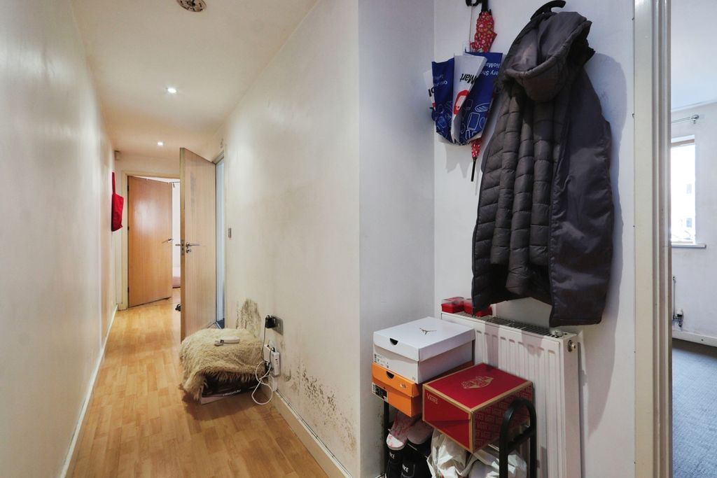 Property photo 2 of 12 Photo