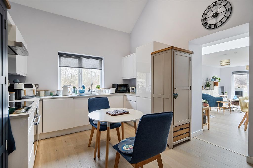 Property photo 1 of 22 1411155-13-698F045017583.Jpg