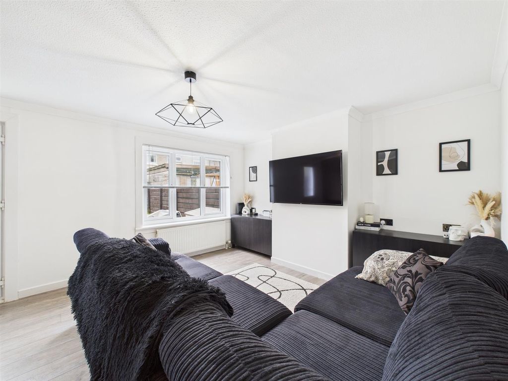 Property photo 2 of 15 Cam03782G0-Pr0228-Still018_Alt.Jpg