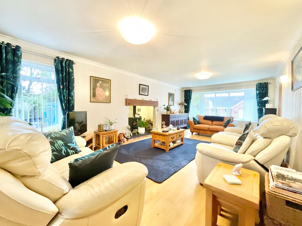 Property photo 2 of 32