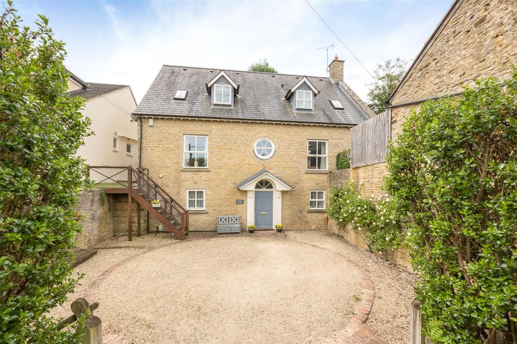 Property photo 1 of 19 Welcome Entrance & Courtyard.Jpg