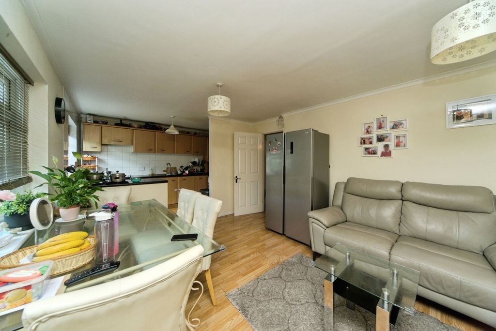 Property photo 2 of 17 Photo