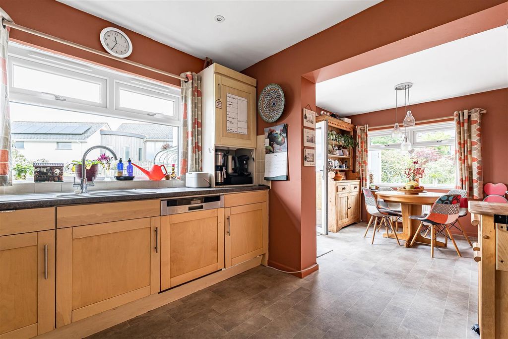Property photo 3 of 47