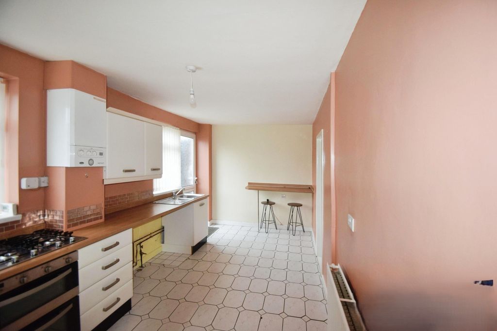 Property photo 2 of 12 Kitchen