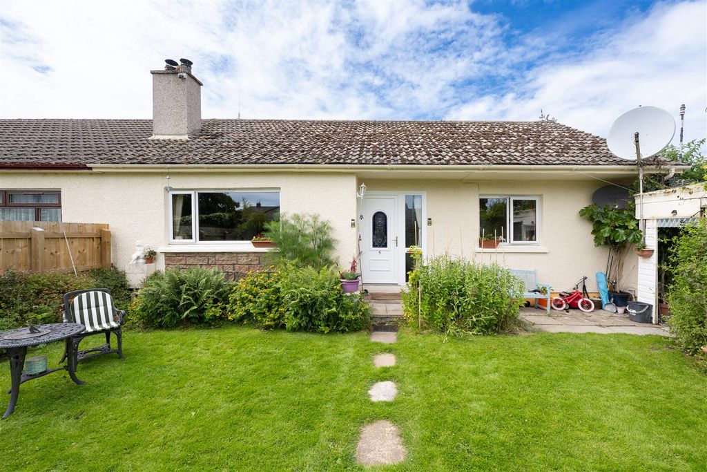 Property photo 1 of 11 9 Front - Easy Maintained Garden.Jpg